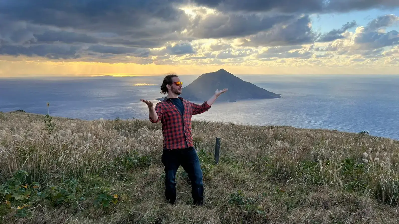 Matt Ketchum built a visual identity strategy for his branding in Japan signal. 