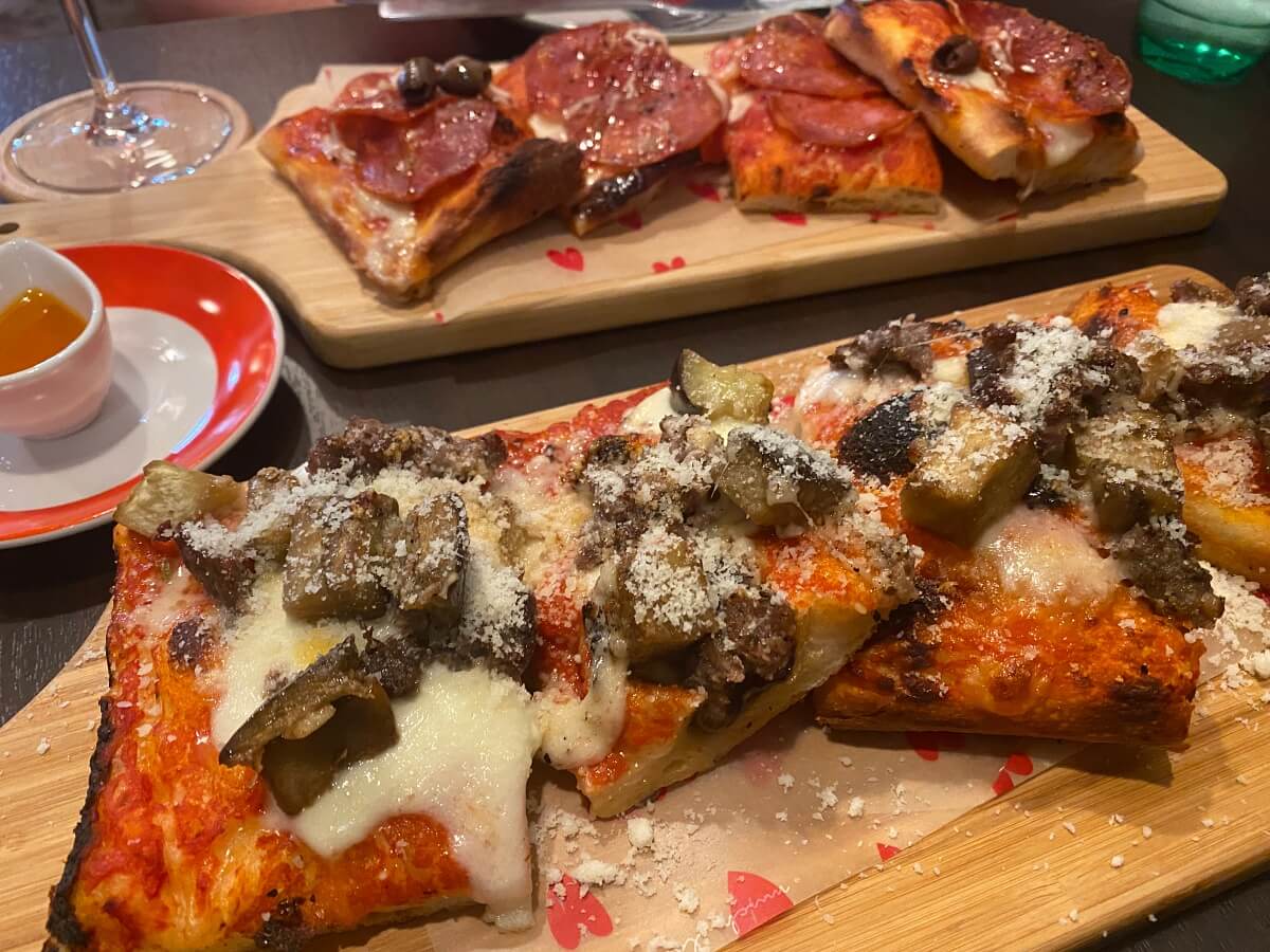 Local business strategy, creative business in Japan, and execution at a Shonan pizza shop.